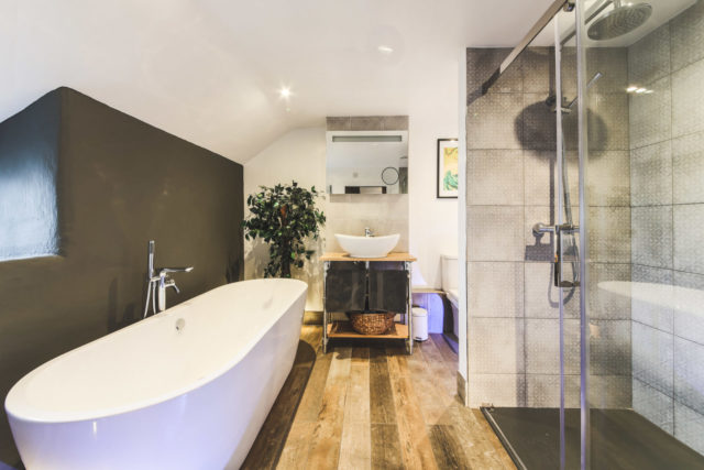 Stunning luxury modern bathroom